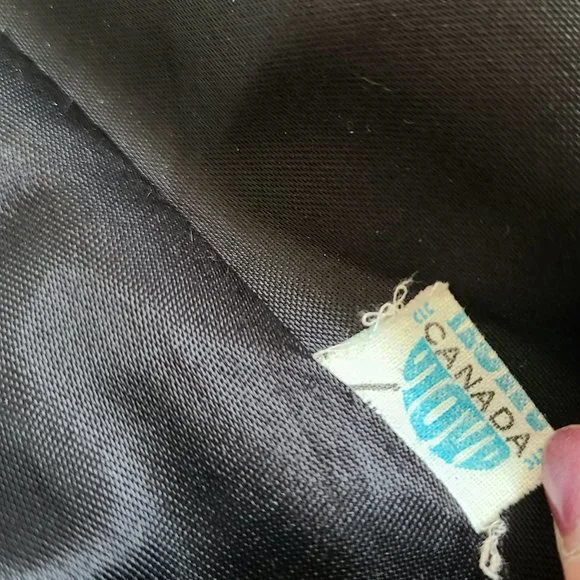 Classic style pure virgin wool black coat with  white mink collar. - Picture 9 of 14